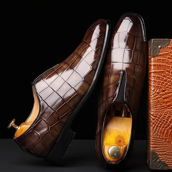 Muška klasična poslovna cipele ravnim cipelama s крокодиловым uzorkom, muška dizajnerske kožne cipele za posebne prigode, gospodo лоферы, cipele za božićni domjenak