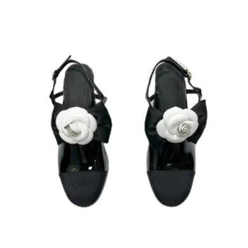 Proljeće nove ženske sandale 2023 godine, dizajnerske kožne sandale na visoku petu, ukrašene cvijećem, elegantna moderna ženska obuća